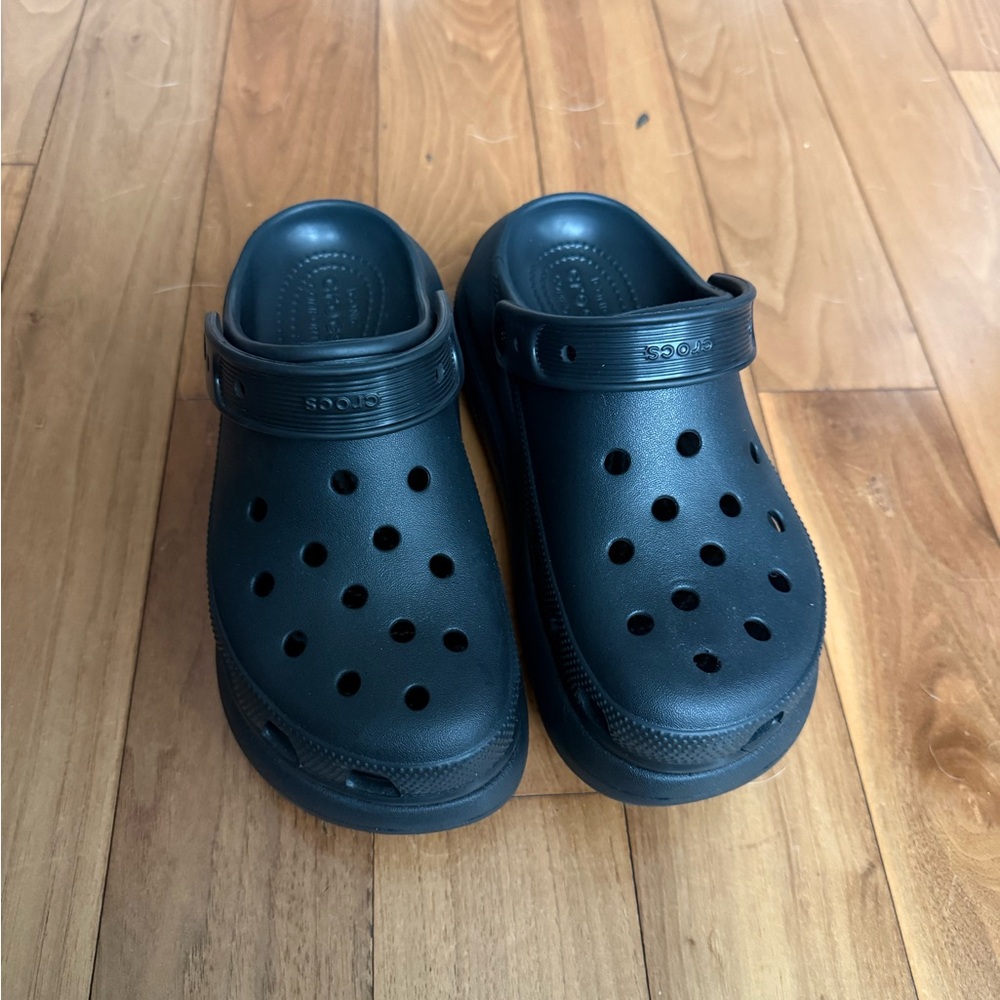 [SOLD] Black Platform Crocs Clogs